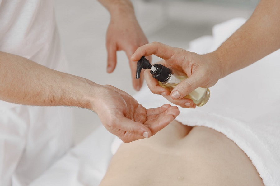 Quels sont les avantages de l’utilisation de l’huile chauffante pour le massage ?